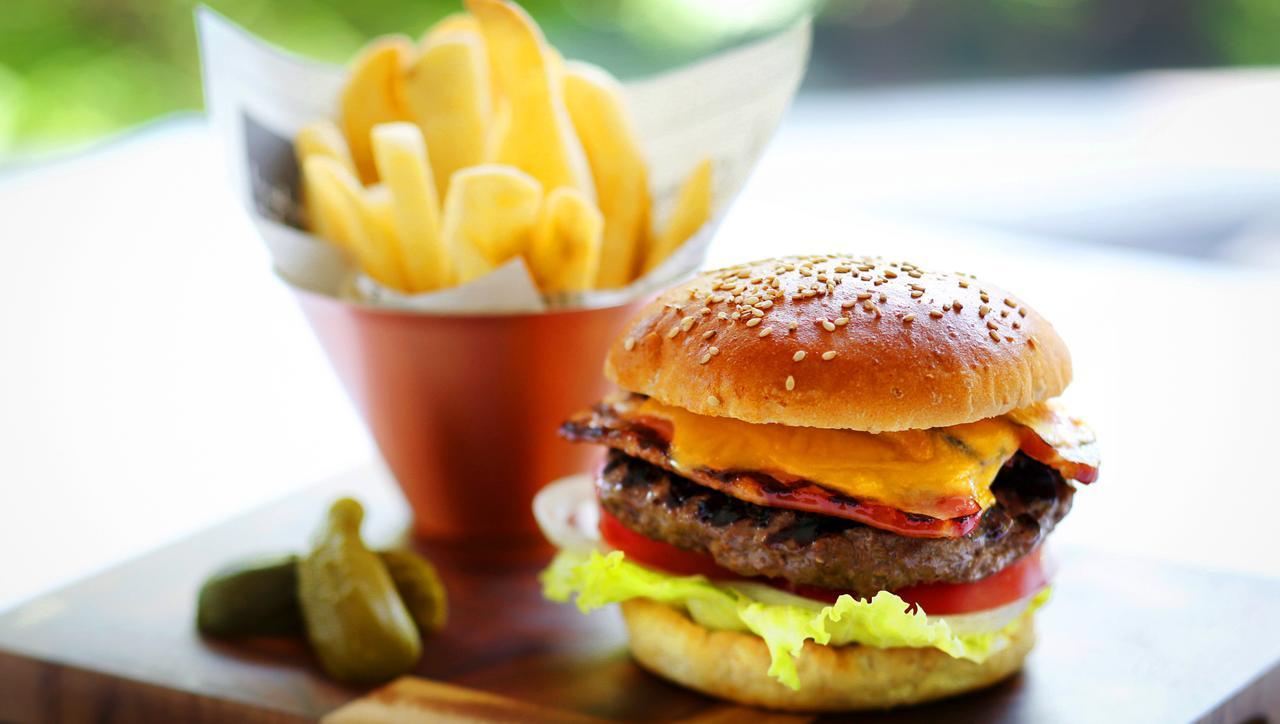 Nanki-Shirahama Marriott Hotel Luaran gambar A cheeseburger with chips